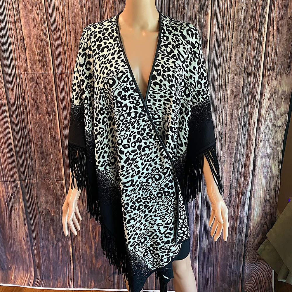 Chico’s One size black & white cow cheetah print fringe boho chic poncho
